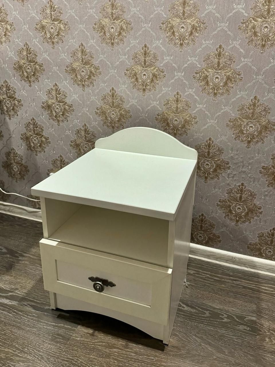 Продам тумбочку прикроватную