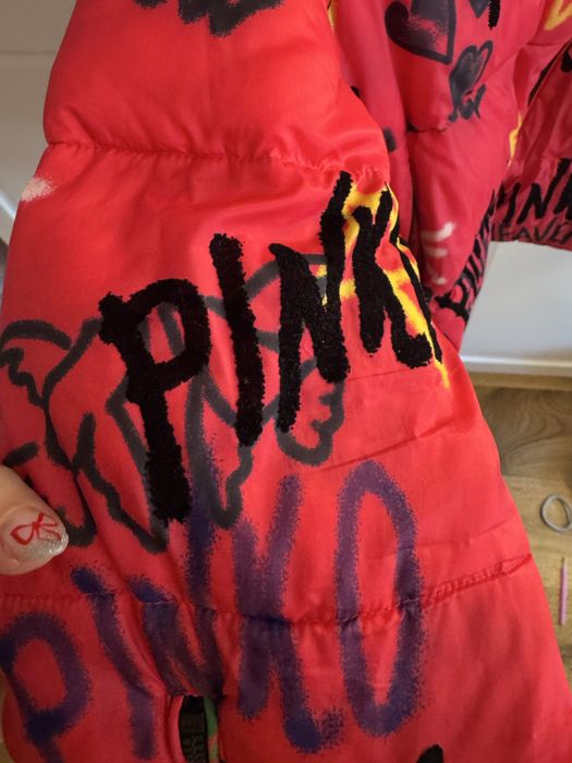 Яке Pinko с велурени надписи