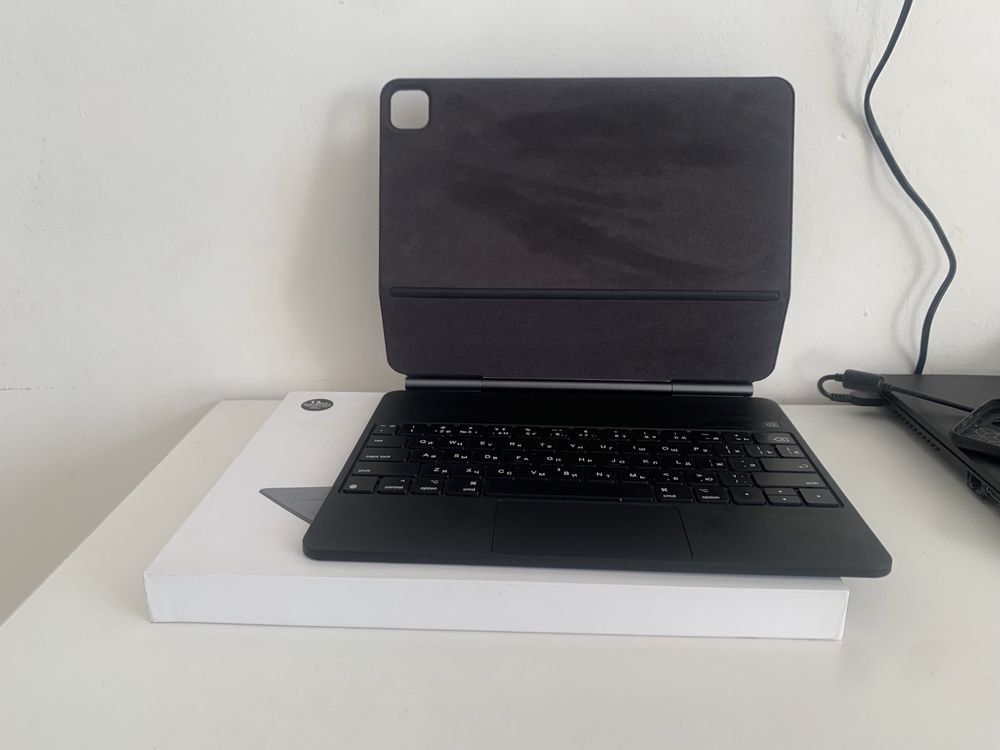 Клавиатура  Айпад Aplle Pro 13 2024 год