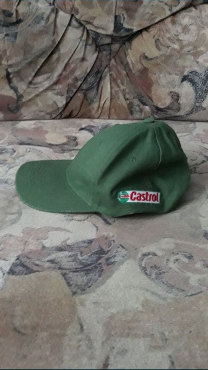 Salopetă , tricou , șapcă , pachet CASTROL , nou (numai în București)