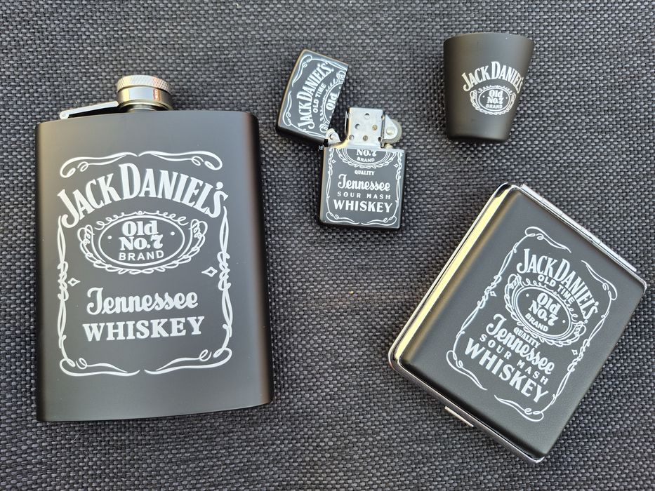 Подаръчен комплект Jack Daniel's,манерка,запалка и чаши,четири модела