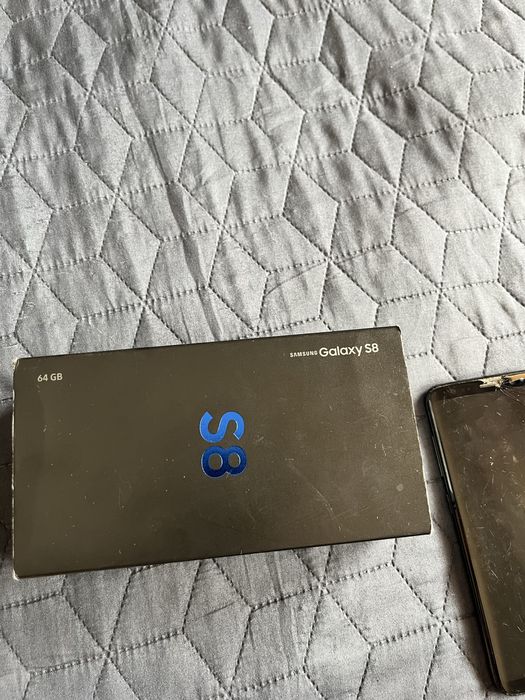 Продава се Samsung Galaxy S8 – черен, пълен комплект, отлично работещ