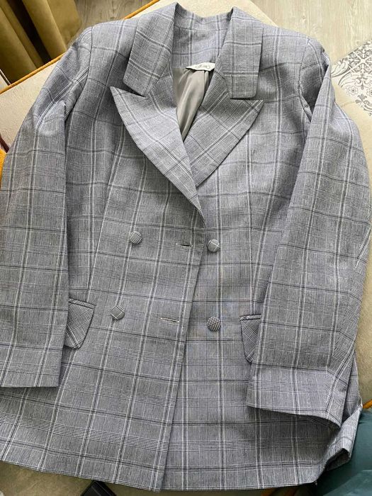 Продам качественную одеждуженскую.