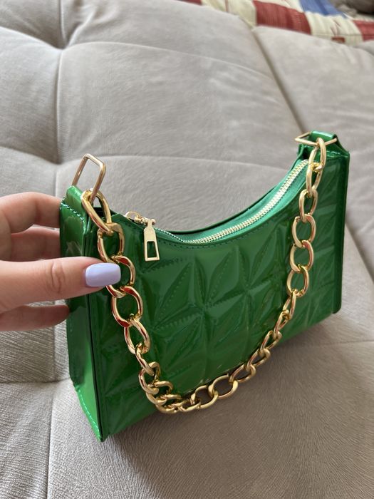 Дамска лачена чанта