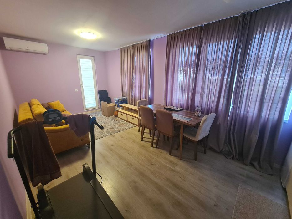 Дава се под наем Двустаен апартамент в Бургас, Славейков - 75 кв.м за 229.5 € - Снимка #1