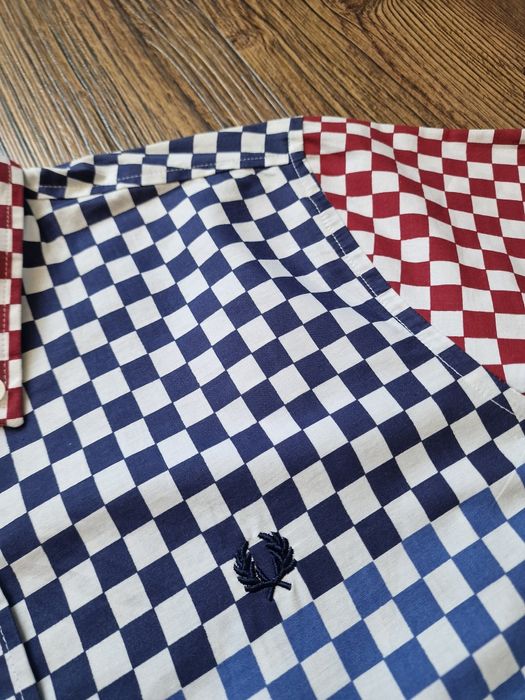 Страхотна мъжка риза FRED PERRY размер М/
L, без забележки като нова ,
