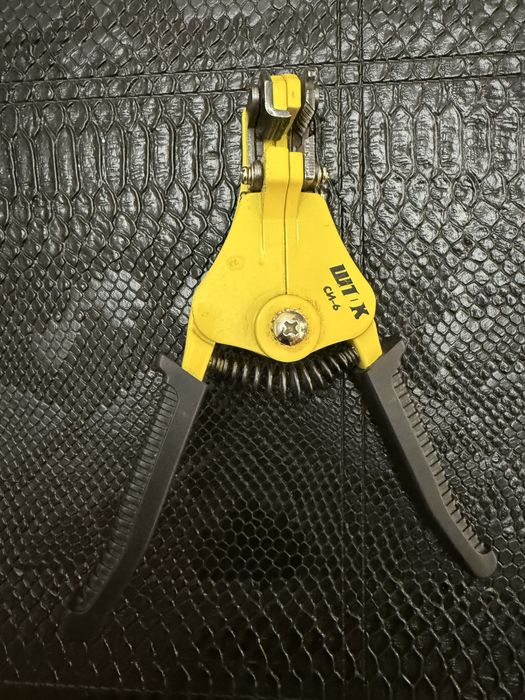 Продам стриппер - инструмент для снятия изоляции проводов