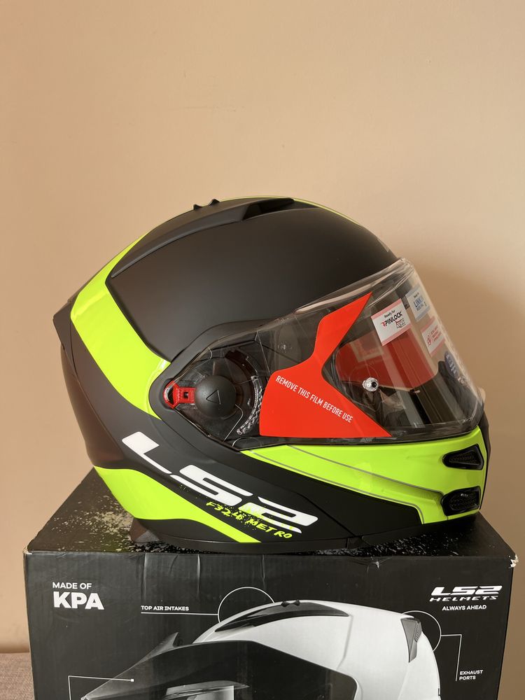 Чисто нова каска LS2 Metro Rapid FF324