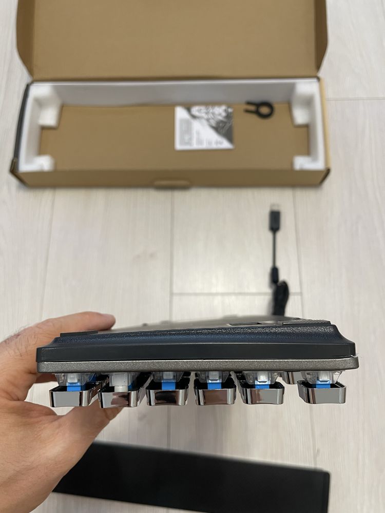 Продам новую клавиатуру AULA Fireshock V5 черный