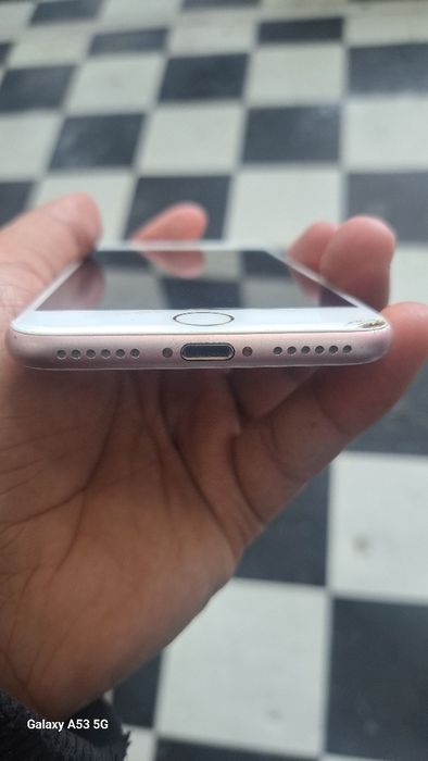 Iphone 7  sotiladi .