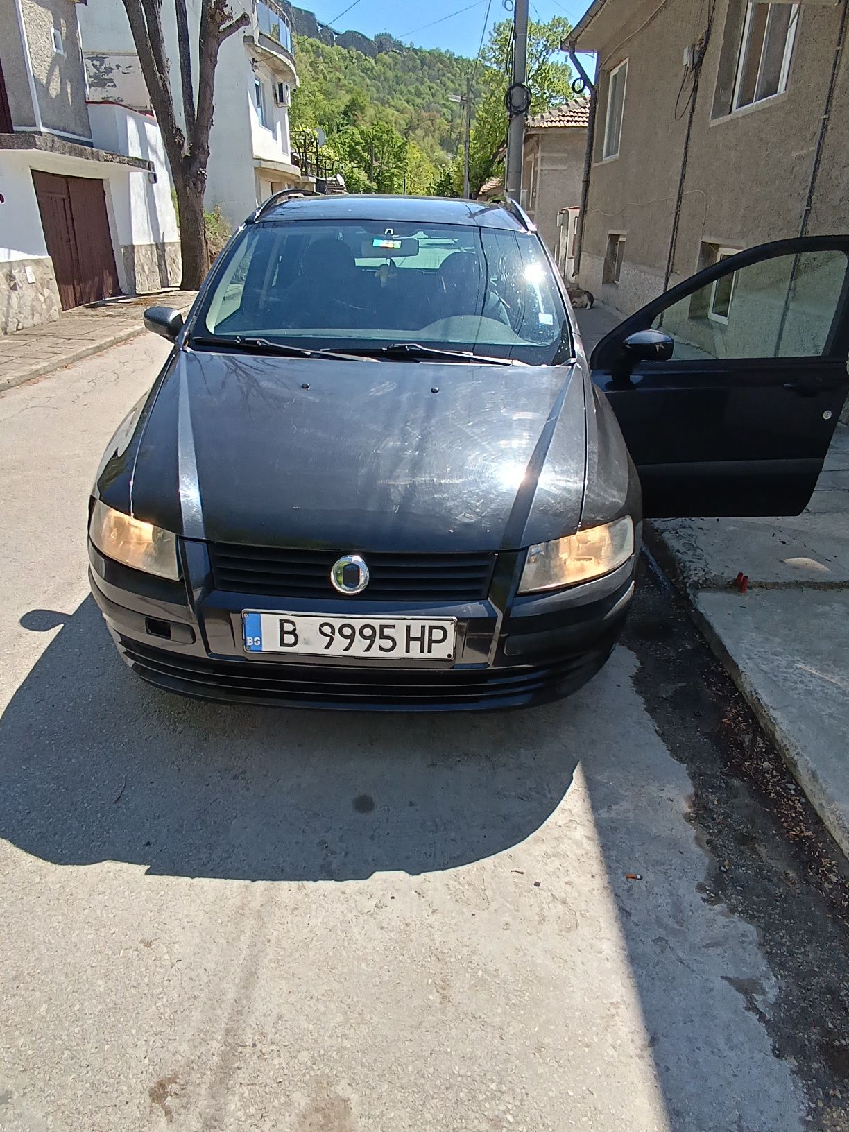 Продавам фият стило зачасти