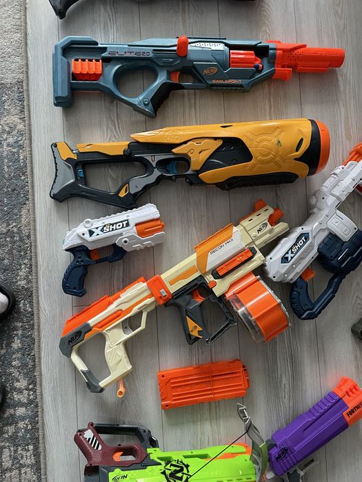 Set 11 pusti Nerf 300 lei