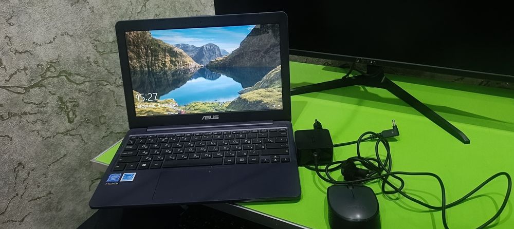 Срочно НЕТБУК сотилади ASUS