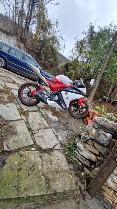 Yamaha YZF-R125 2011