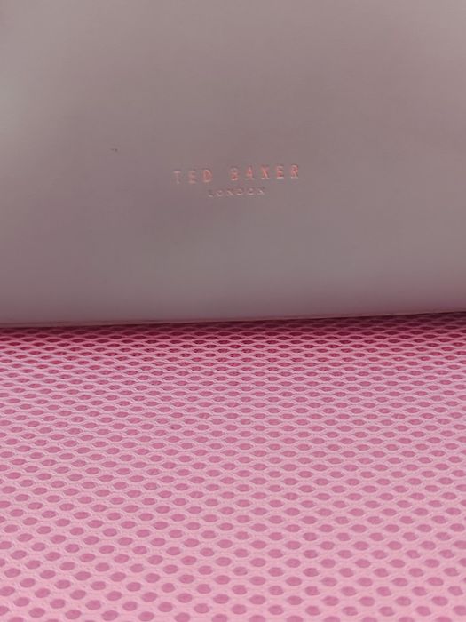 Нова чанта Ted Baker две части -Едно истинско бижу за ценители!