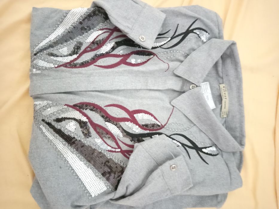 Дамска блуза с ефектна релефнс бродерия.а