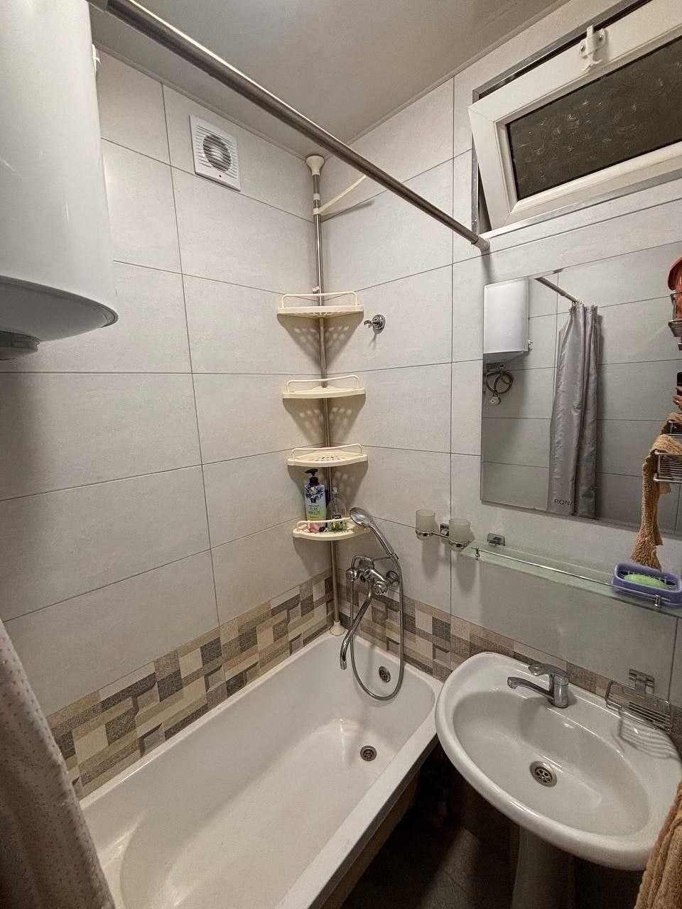 Продаётся квартира 
Метро Бадамзар