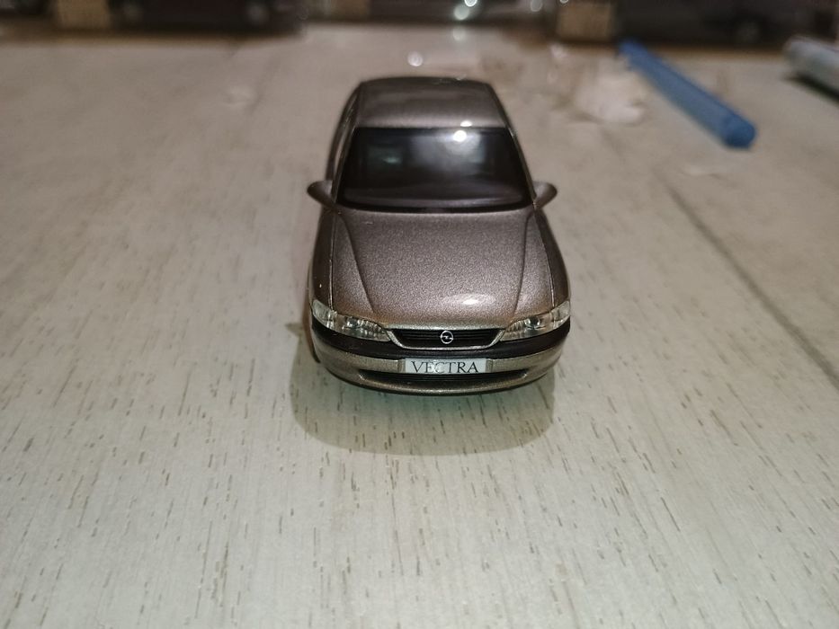 Vând diferite machete Opel la scara 1:43