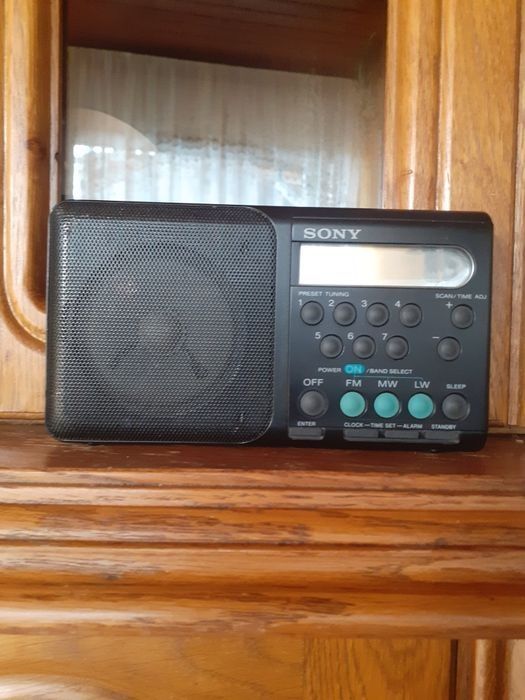 Sony model icf-M200L