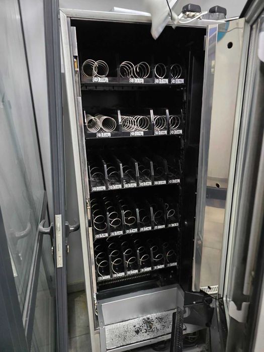 Вендинг снакс машина