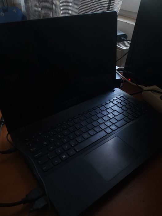 Vând sau schimb Laptop Asus