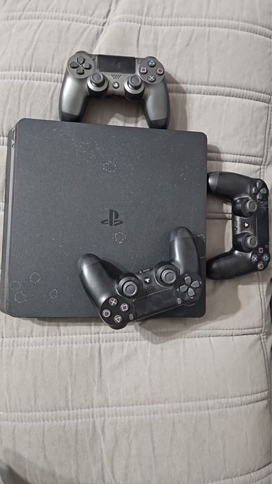 Продам игровую приставку