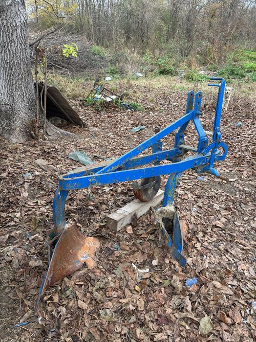 Tractor cu remorcă si plug