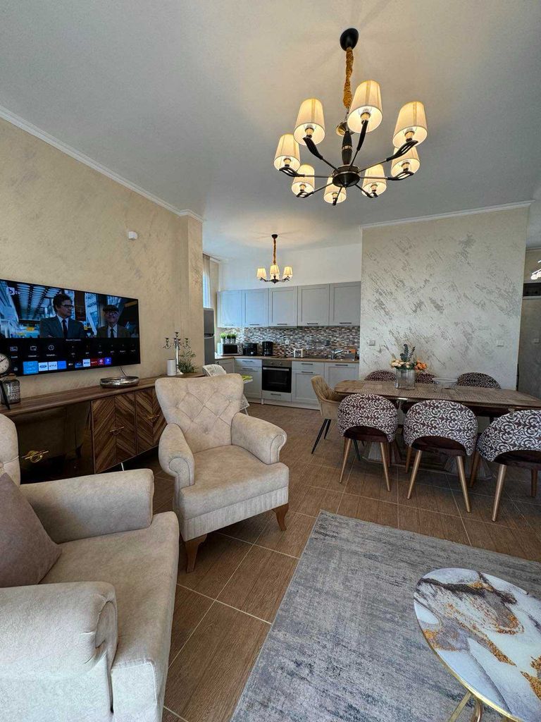 Дава се под наем Къща в Свети Влас - 160 кв.м за 1300 € - Снимка #1