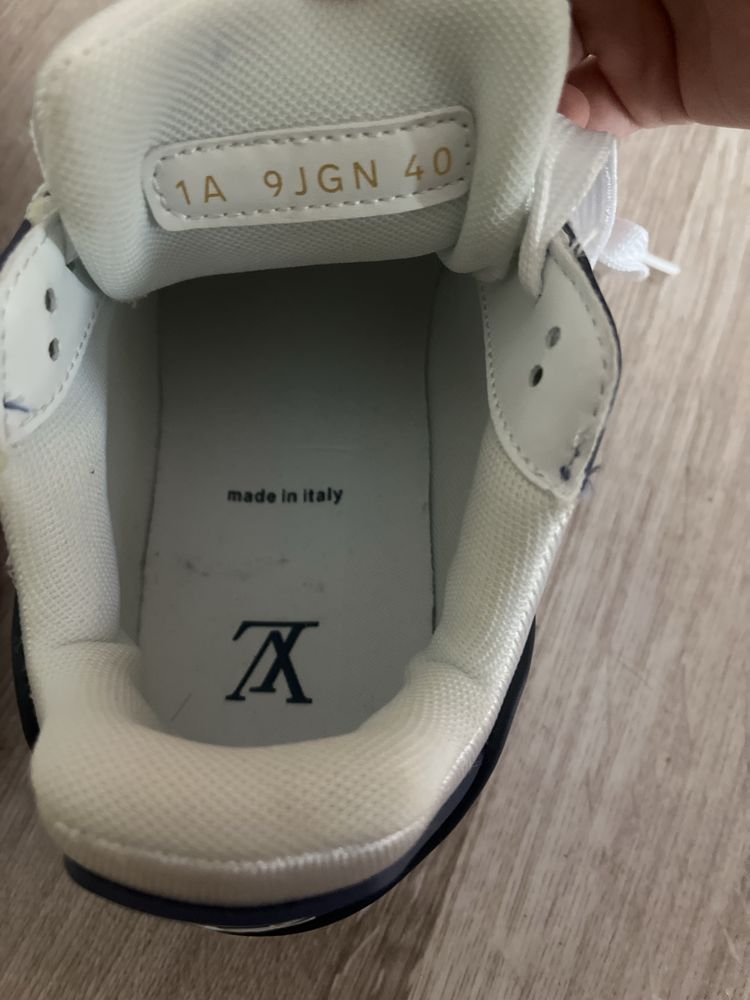 Adidași Louis Vuitton originali – puțin purtați