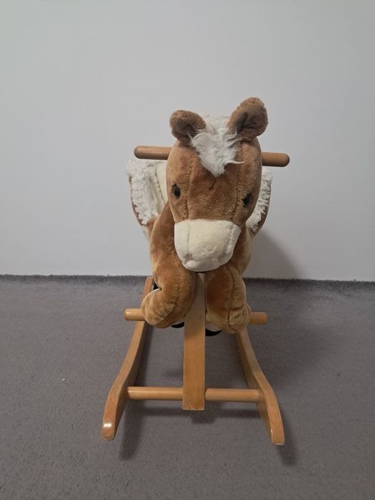 Jucarii ( casuta jucarii/papusi lemn,calut balansoar,girafa gonflabila