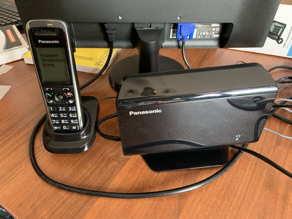 Беспроводной телефон Panasonic с базой
