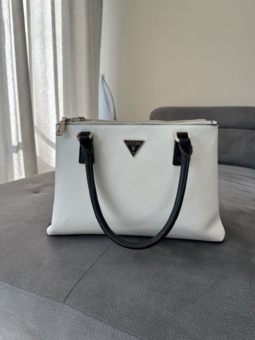 Дамска чанта Guess