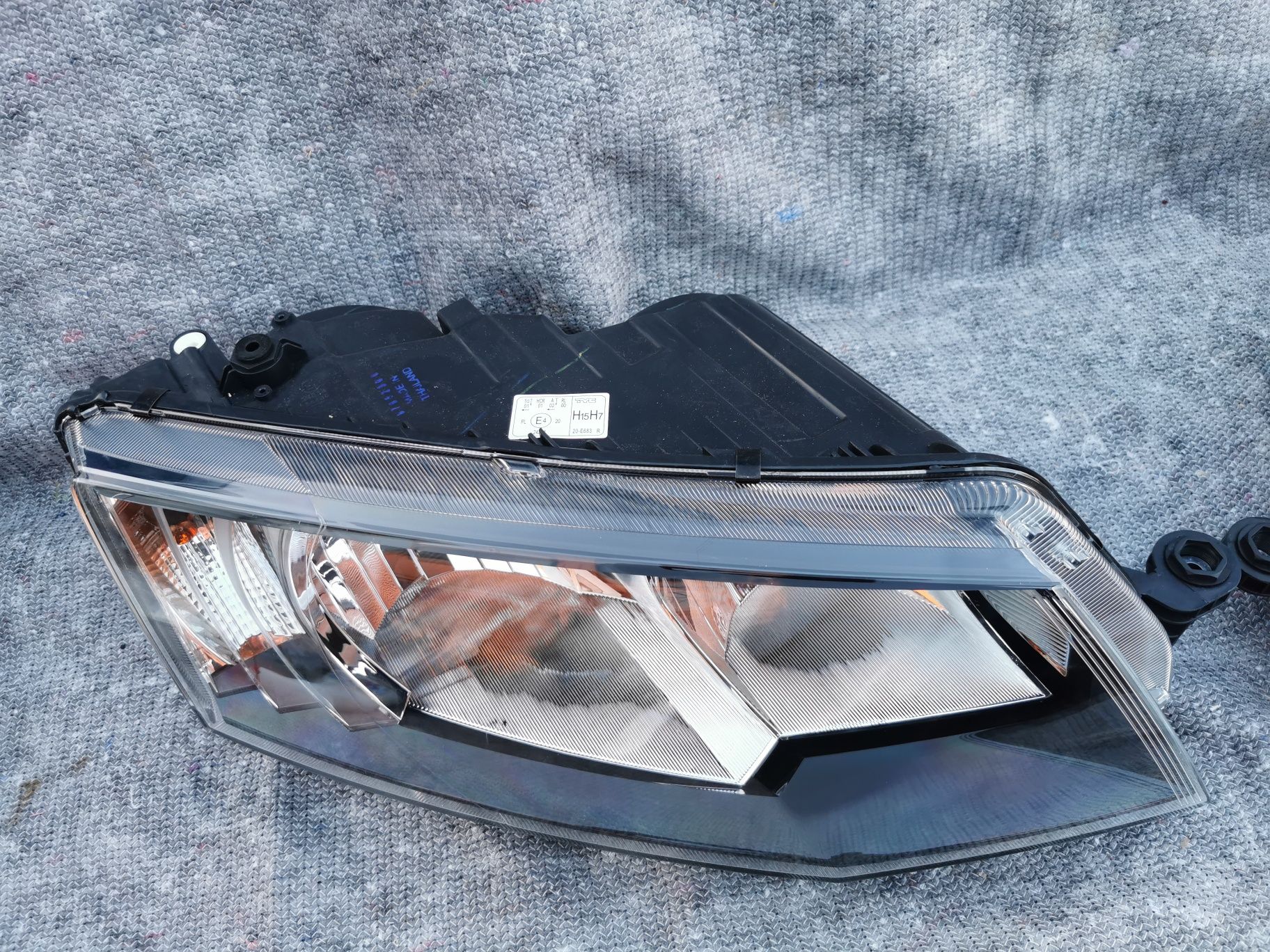 Far stanga dreapta faruri Skoda Octavia III 3 halogen H7 import German