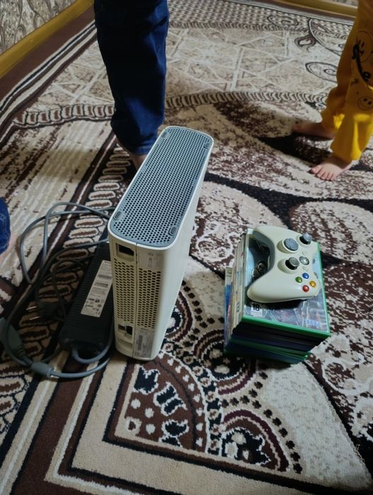 XBOX 360 sotiladi ishlashi zor