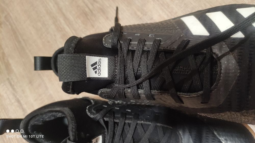маратонки на Adidas