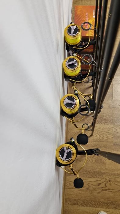 SET 4 Lansete Crap FL VIPER 3.90m 3.5 LBS +4 Mulinete AQUAISITE 10000