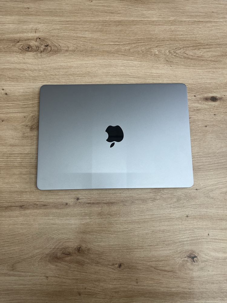 Macbook Air M2 256GB 5 цикъла Гаранция