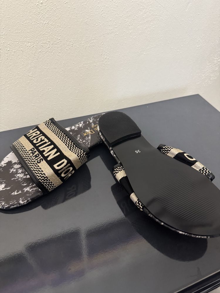 Чисто нови чехли Miu miu