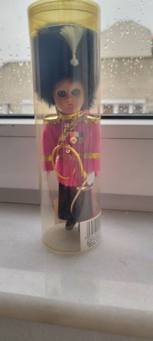 De  vânzare toate figurinele la 200 ron