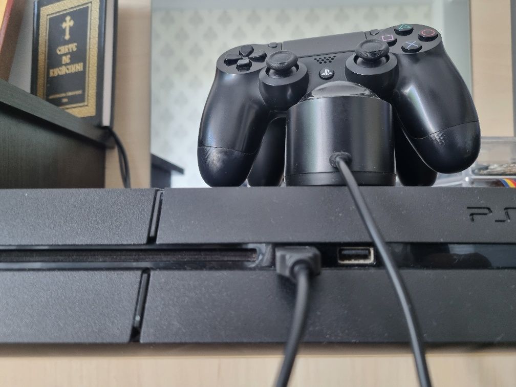 Consola SONY PlayStation 4 1TB + 2 Controllere SECOND HAND