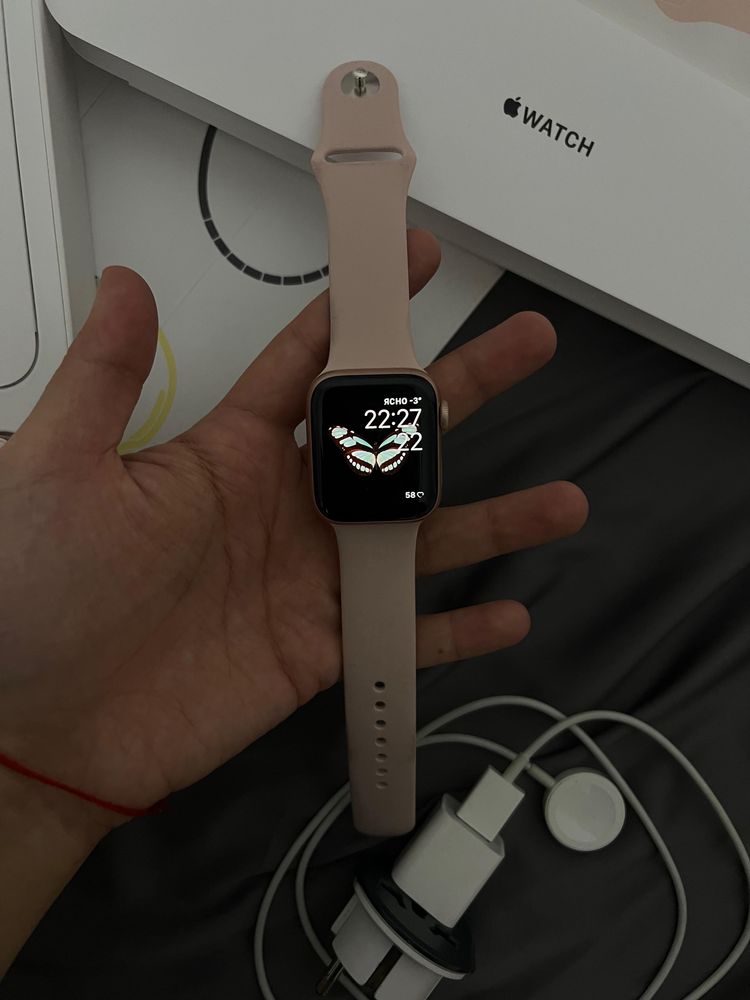 Продам Apple watch 5 40mm на запчасти