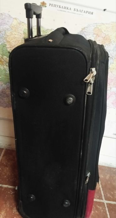 Куфар голям с дръжка на колела