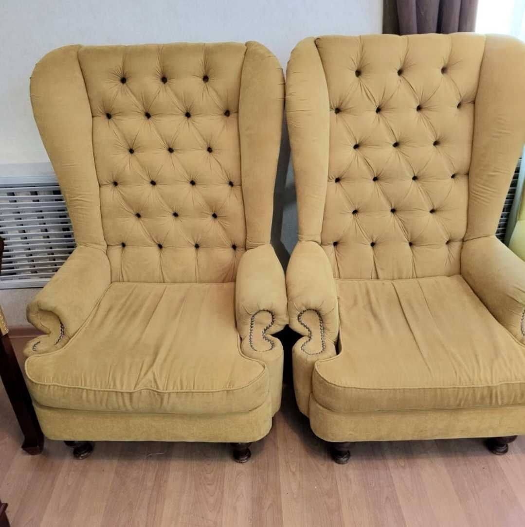 Продам много разных б/у диванов и кресел