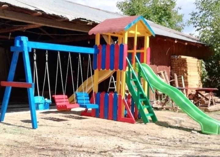 mese cu fotolii si leagane rustice