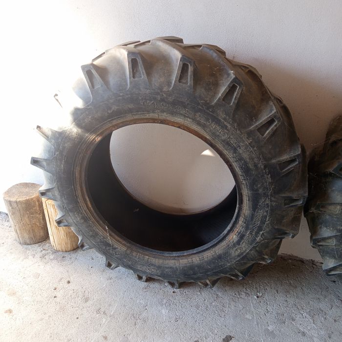 Cauciucuri spate tractor 445