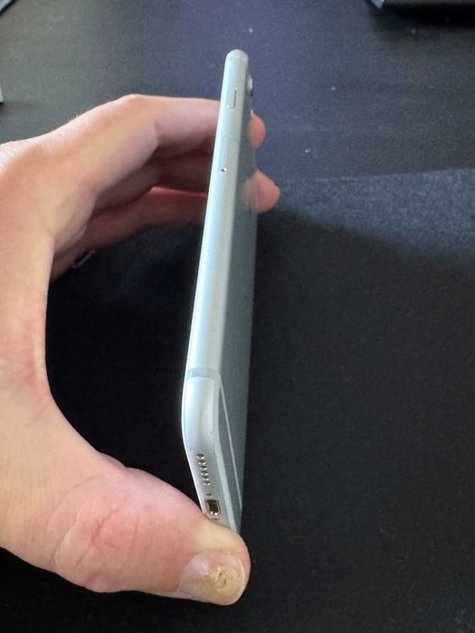 iPhone 6 16GB – запазен, батерия 83%, без забележки + 8 калъфа подарък