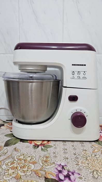 Robot bucătărie 
Vând robot de bucătărie / mixer planetar Heinner