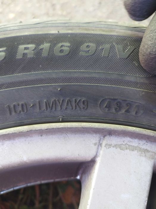Гуми с джанти 205 55 16 от пасат б5