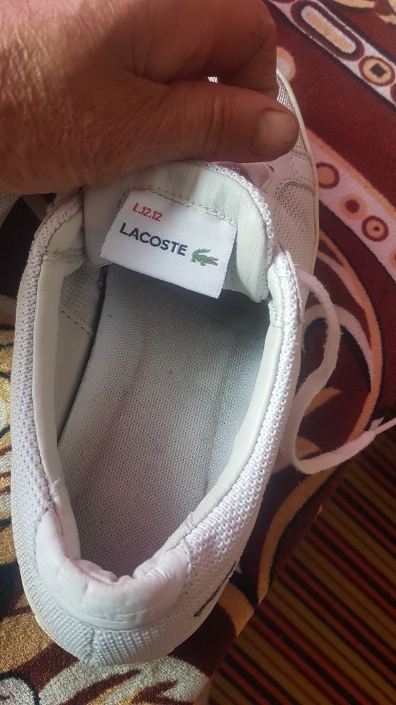 Vand adidași Lacoste la pret de100nr37