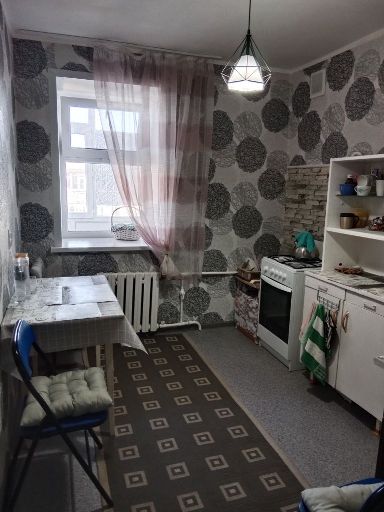 Продается 3комн.квартира, удобный район, тихий , зелёный двор. 8микр.